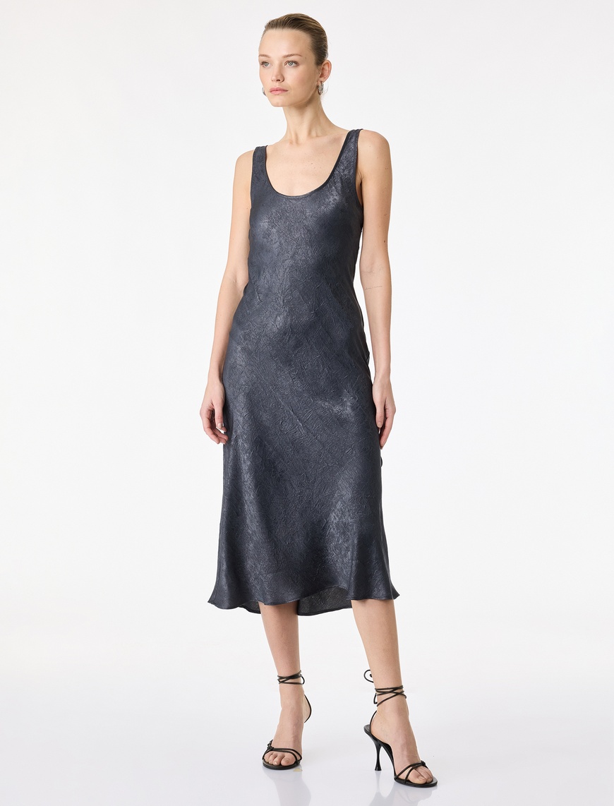 koton-elbise-15105.jpg Koton Kadın Antrasit Kolsuz U Yaka Slim Fit Saten Midi Abiye Elbise 6Sak80115Uw - Görsel 1