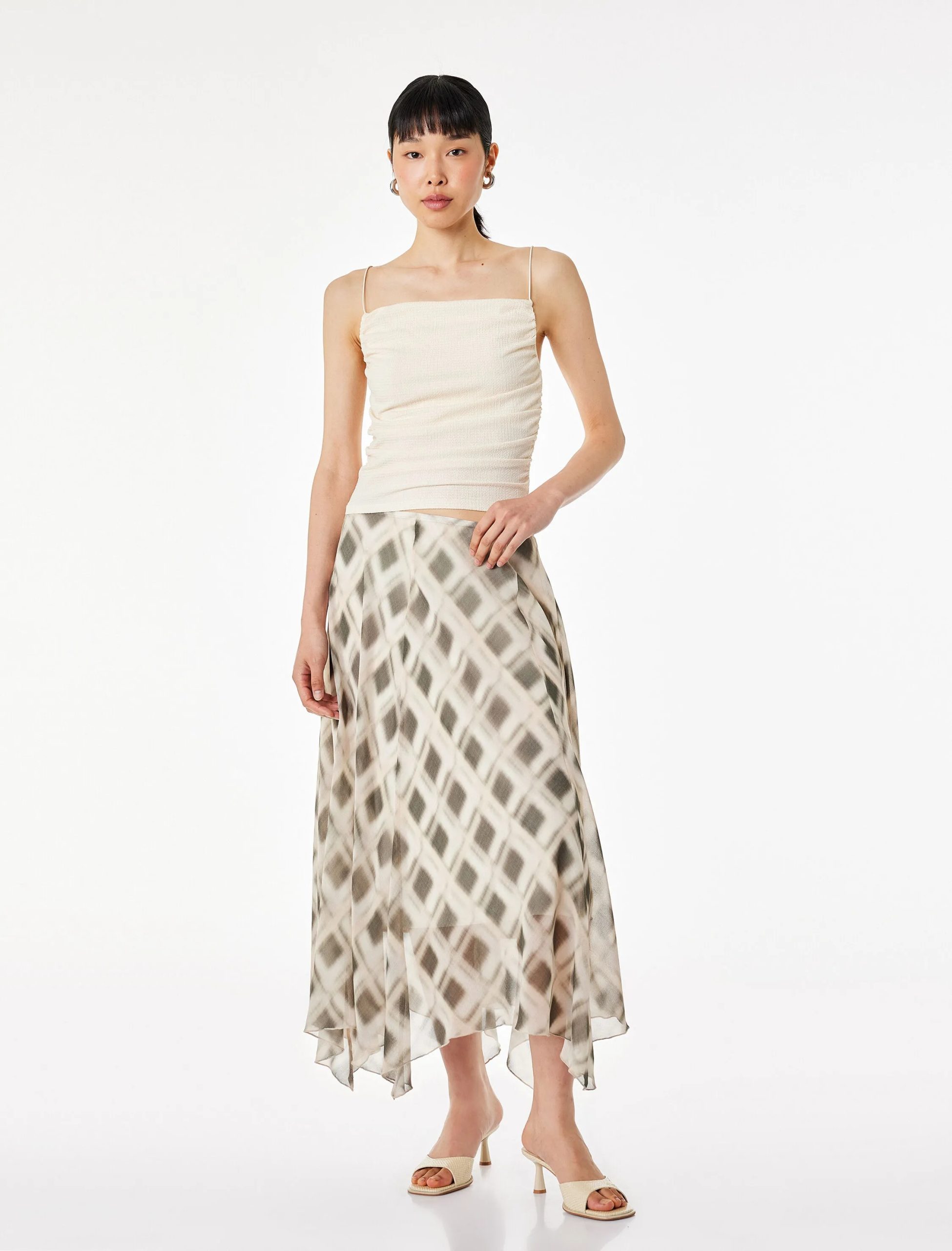 asimetrik-kesim-midi-boy-ekose-sifon-etek-18403.jpg Asimetrik Kesim Midi Boy Ekose Şifon Etek - Görsel 1