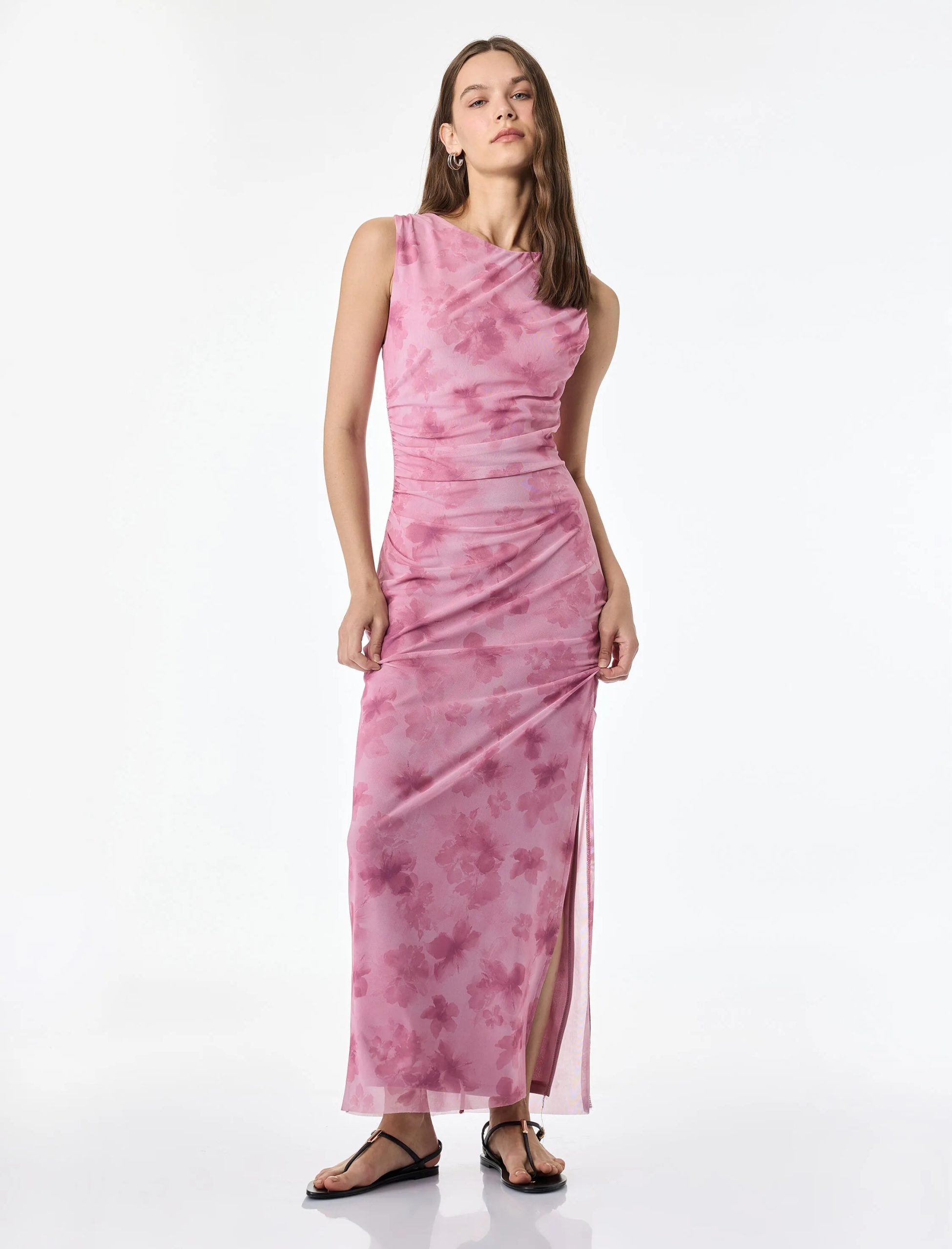 dik-yaka-kolsuz-drapeli-bodycon-yirtmacli-cicekli-uzun-tul-elbise-18347.jpg Dik Yaka Kolsuz Drapeli Bodycon Yırtmaçlı Çiçekli Uzun Tül Elbise - Görsel 1