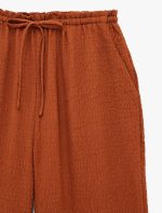 Dokulu Cepli Bağlama Detaylı Geniş Paça Pantolon - Görsel 5