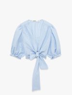 Fırfırlı Kısa Balon Kollu Önden Bağlama Detaylı V Yaka Çizgili Crop Bluz - Görsel 3