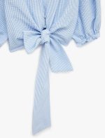 Fırfırlı Kısa Balon Kollu Önden Bağlama Detaylı V Yaka Çizgili Crop Bluz - Görsel 5