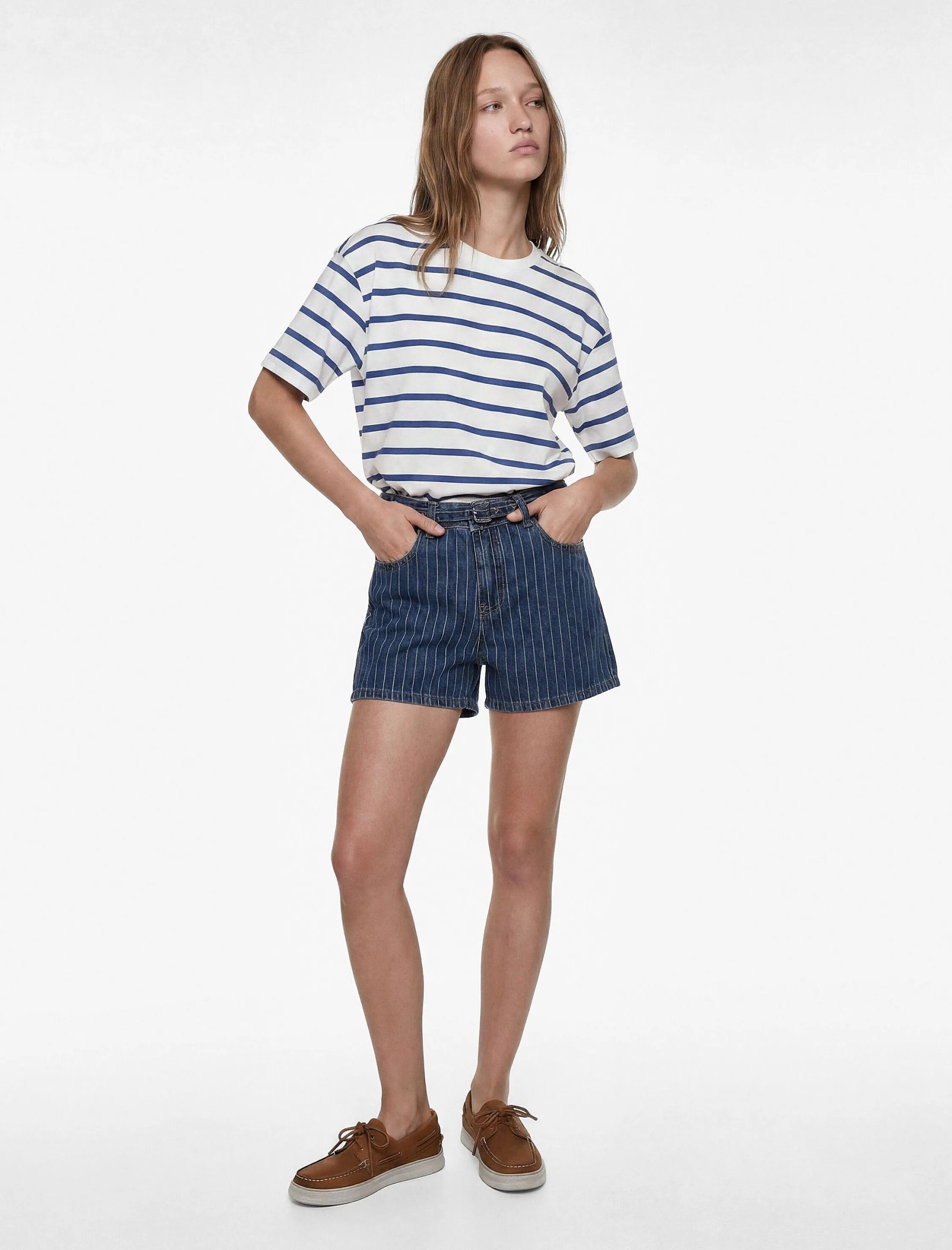kemer-detayli-cizgili-regular-fit-pamuklu-mini-denim-sort-18084.jpg Kemer Detaylı Çizgili Regular Fit Pamuklu Mini Denim Şort - Görsel 1