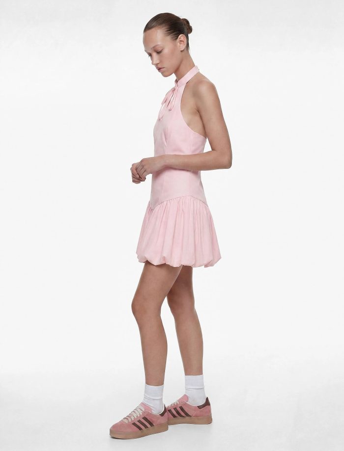 Kolsuz Slim Fit Fiyonk Detaylı Halter Yaka Mini Balon Elbise - Görsel 2