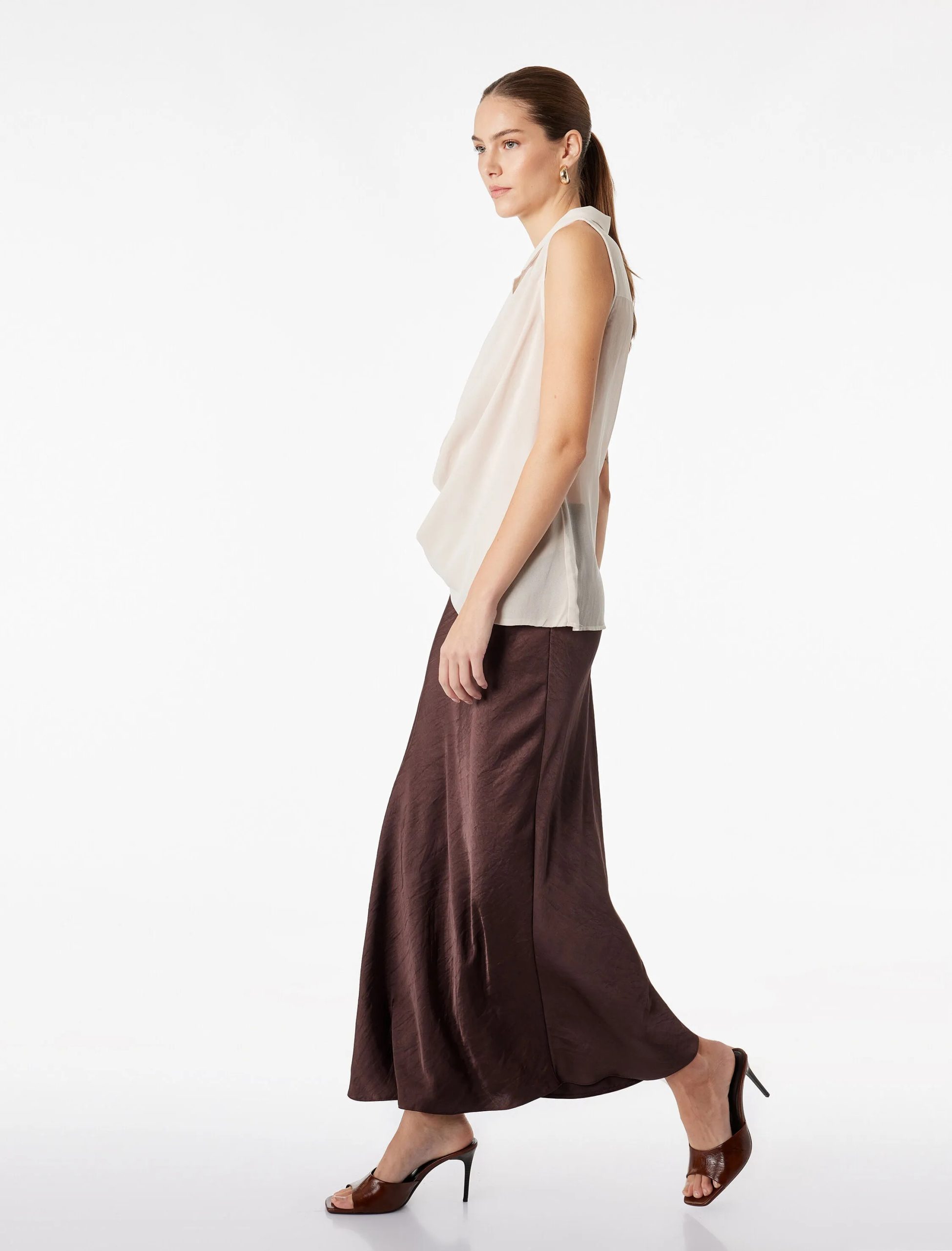 normal-bel-klos-midi-saten-etek-18592.jpg Normal Bel Kloş Midi Saten Etek - Görsel 1