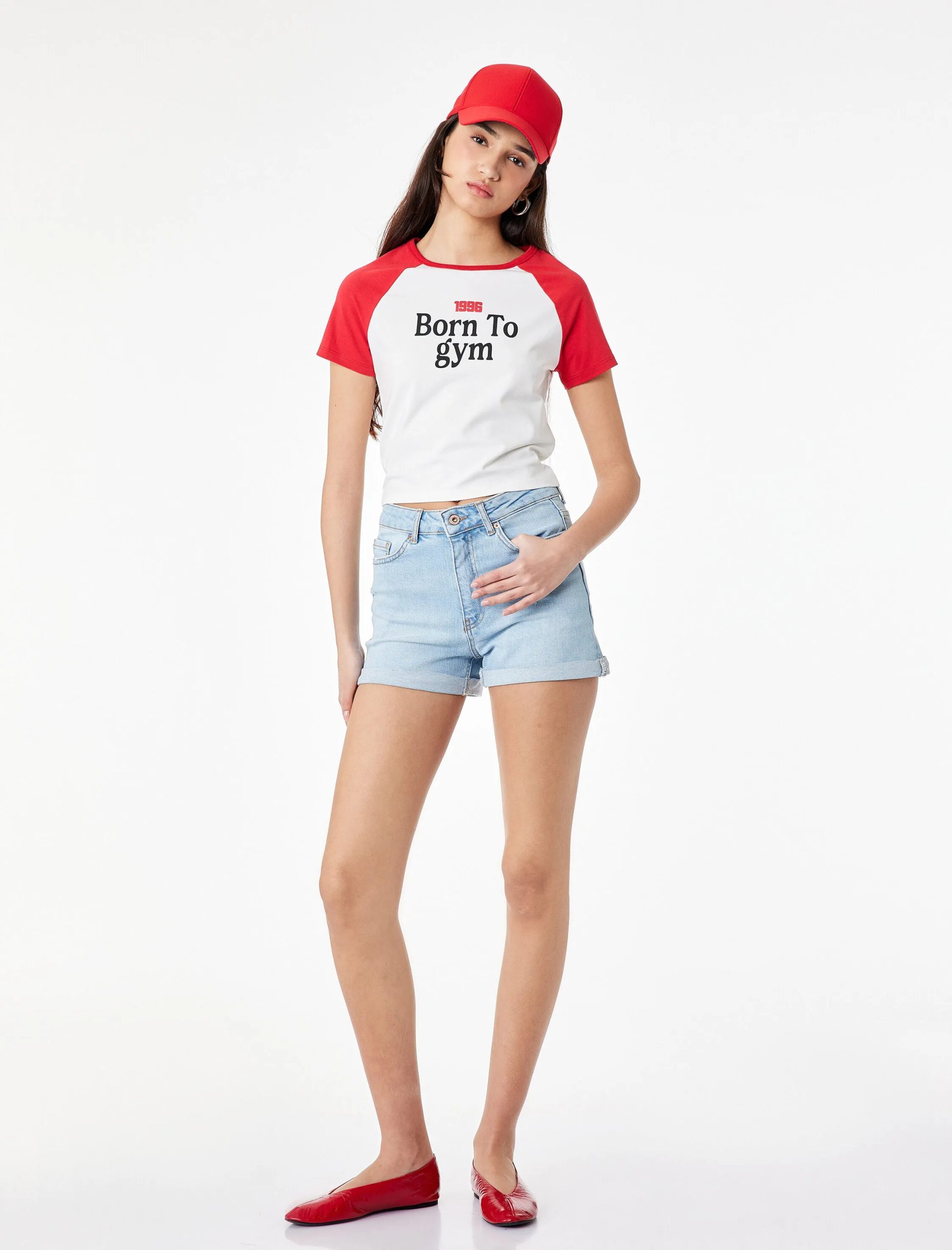pamuklu-yuksek-bel-slim-fit-duble-paca-mini-denim-sort-18000.jpg Pamuklu Yüksek Bel Slim Fit Duble Paça Mini Denim Şort - Görsel 1