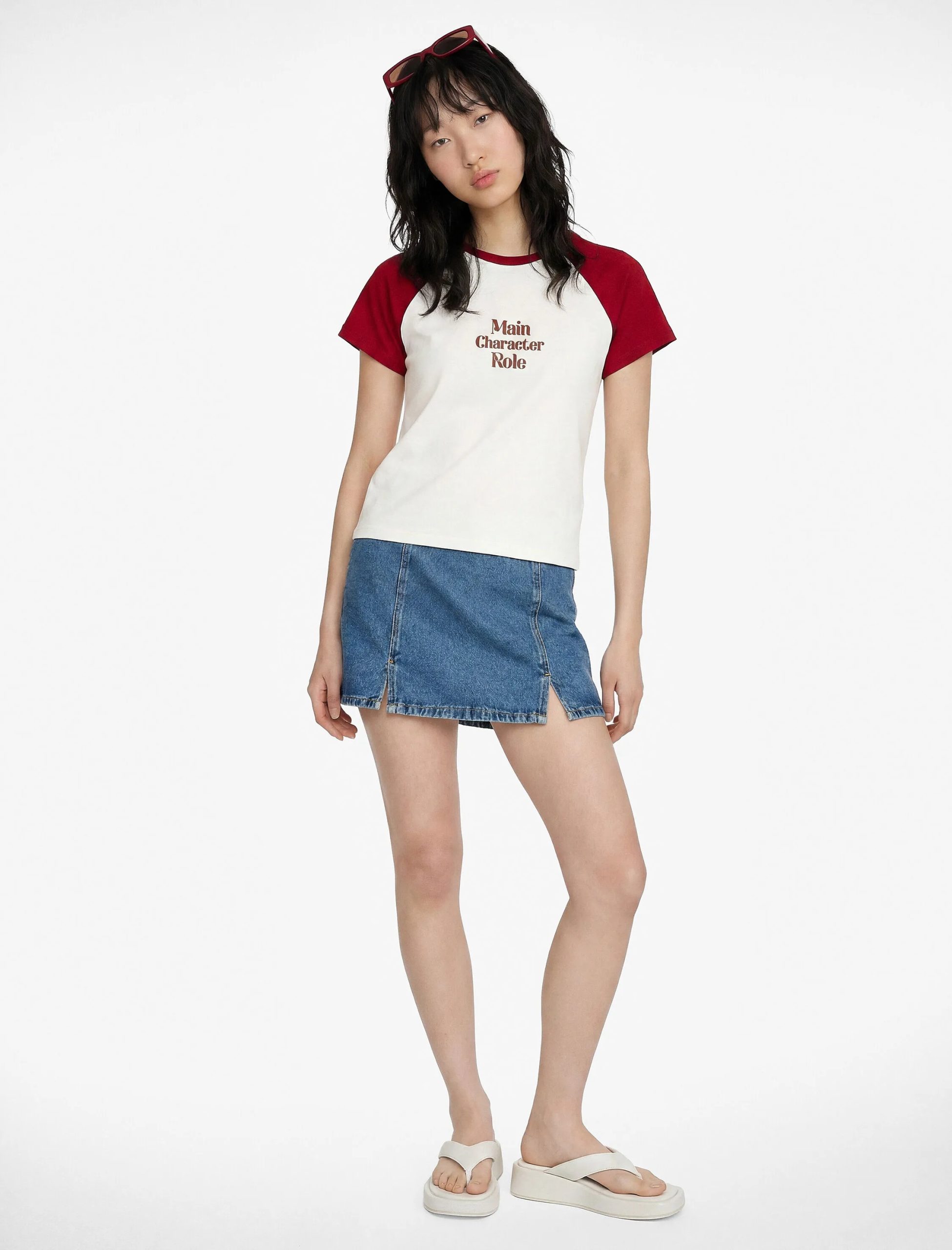 yirtmac-detayli-pamuklu-mini-denim-sort-etek-18014.jpg Yırtmaç Detaylı Pamuklu Mini Denim Şort Etek - Görsel 1